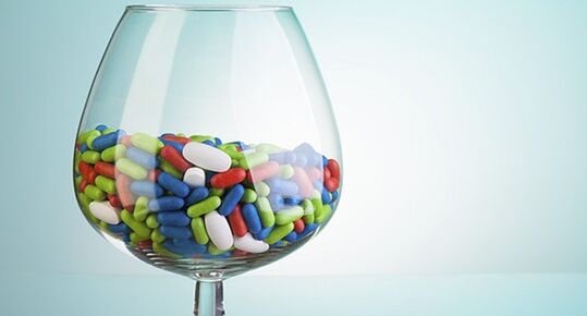 études de compatibilité des antibiotiques et de l'alcool